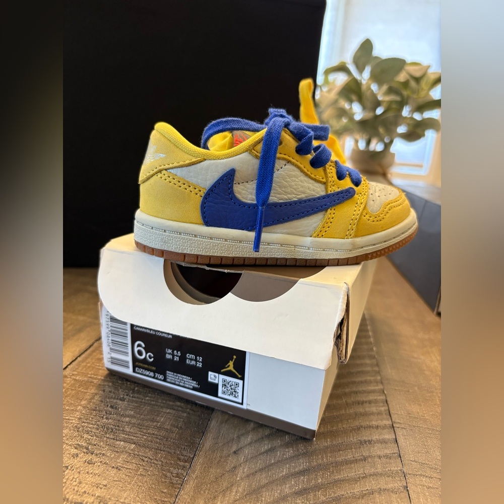 Nike Yellow and Blue Sneakers High-Top Design